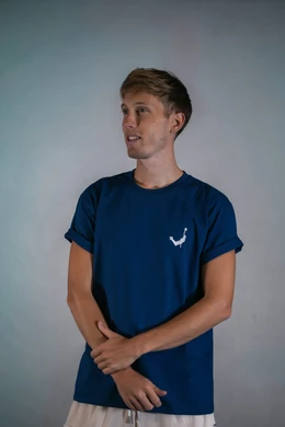 Kék hímzett póló